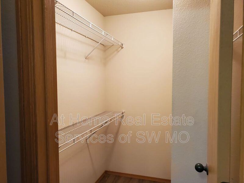 633 W Meadowview Dr #5 - Photo 5 of 8