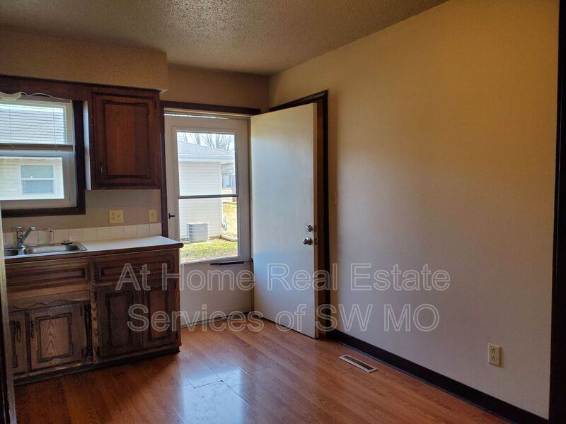 633 W Meadowview Dr #5 - Photo 3 of 8