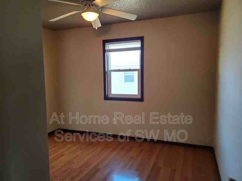 633 W Meadowview Dr #5 - Photo 6 of 8