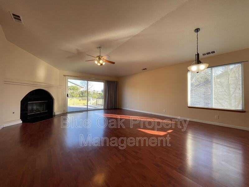 1375 Banning Park Dr - Photo 2 of 13