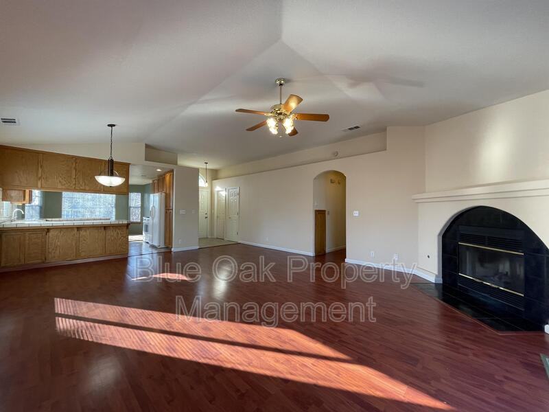 1375 Banning Park Dr - Photo 3 of 13