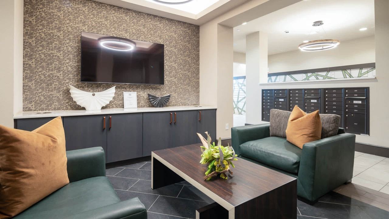 Olivian at the Realm - Photo 2 of 50