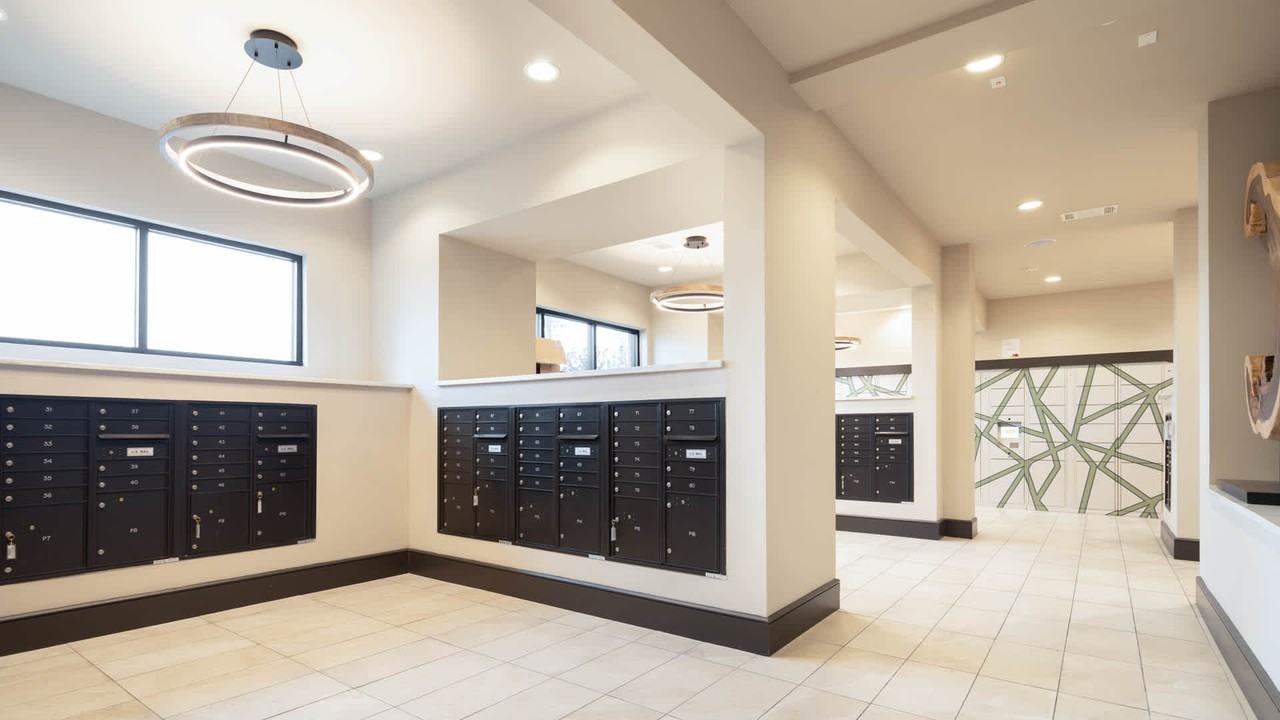 Olivian at the Realm - Photo 3 of 50