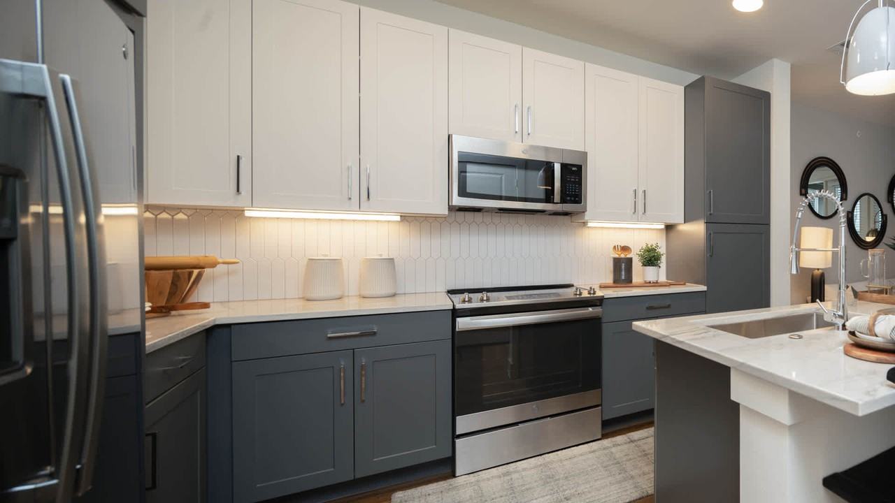 Olivian at the Realm - Photo 7 of 50