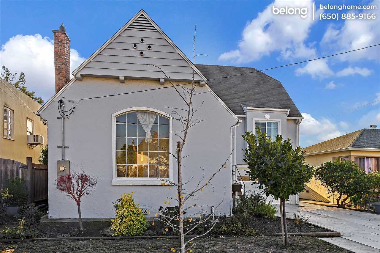 843 N Claremont St - Photo 2 of 47