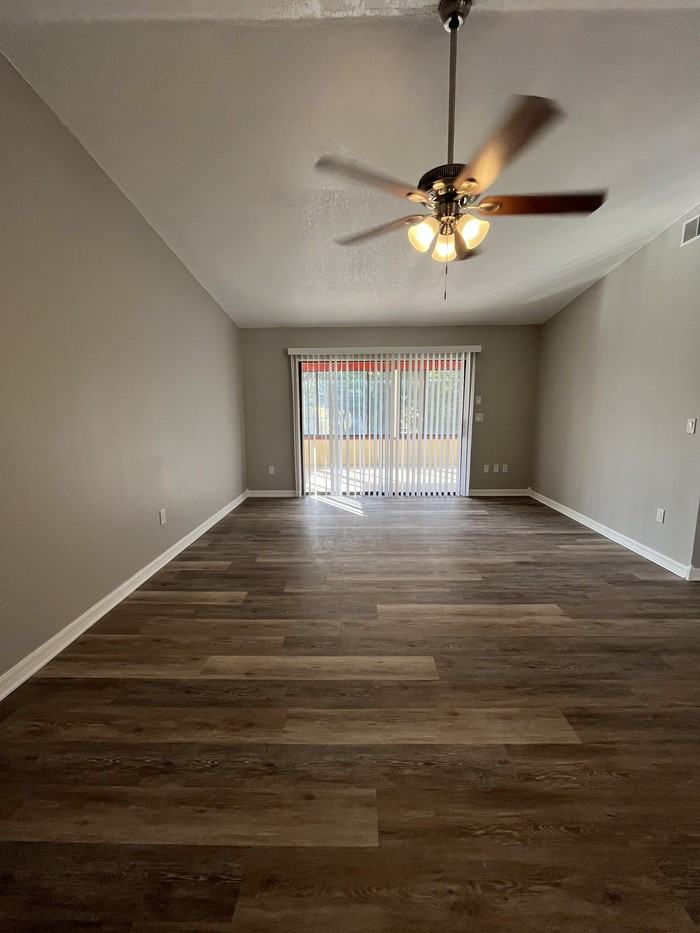 605 Hanover Dr - Photo 3 of 17