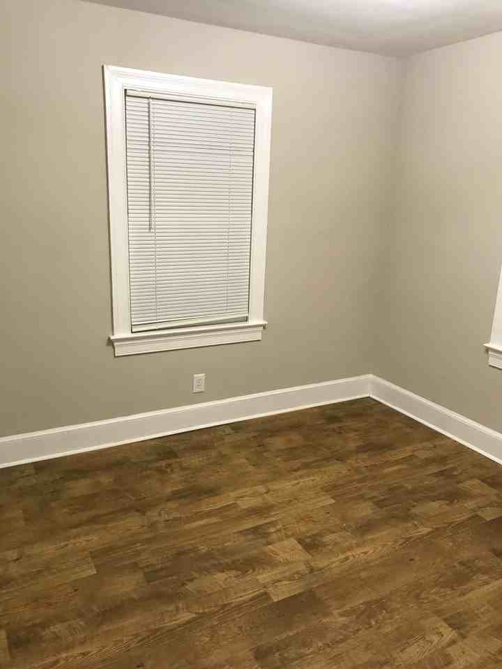 605 Larkspur Rd #1 - Photo 3 of 9