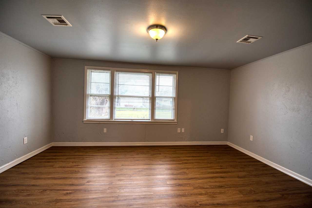 3033 Nw 31st St #1 - Photo 4 of 15