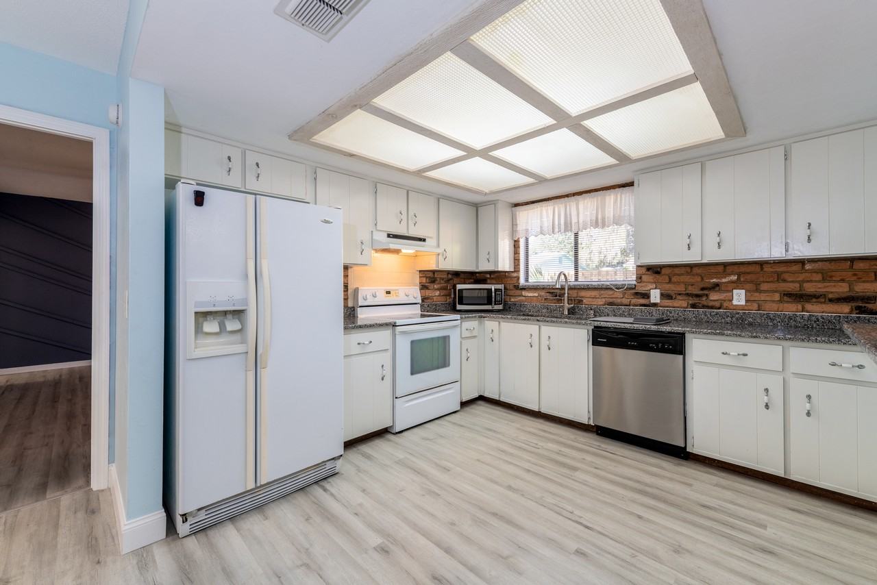 795 Victoria Cir E #1 - Photo 5 of 10