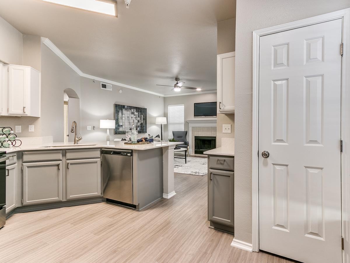 8110 S 107th East Ave - Photo 4 of 27