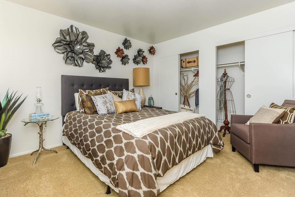 8200 N Laurelglen Blvd - Photo 4 of 11