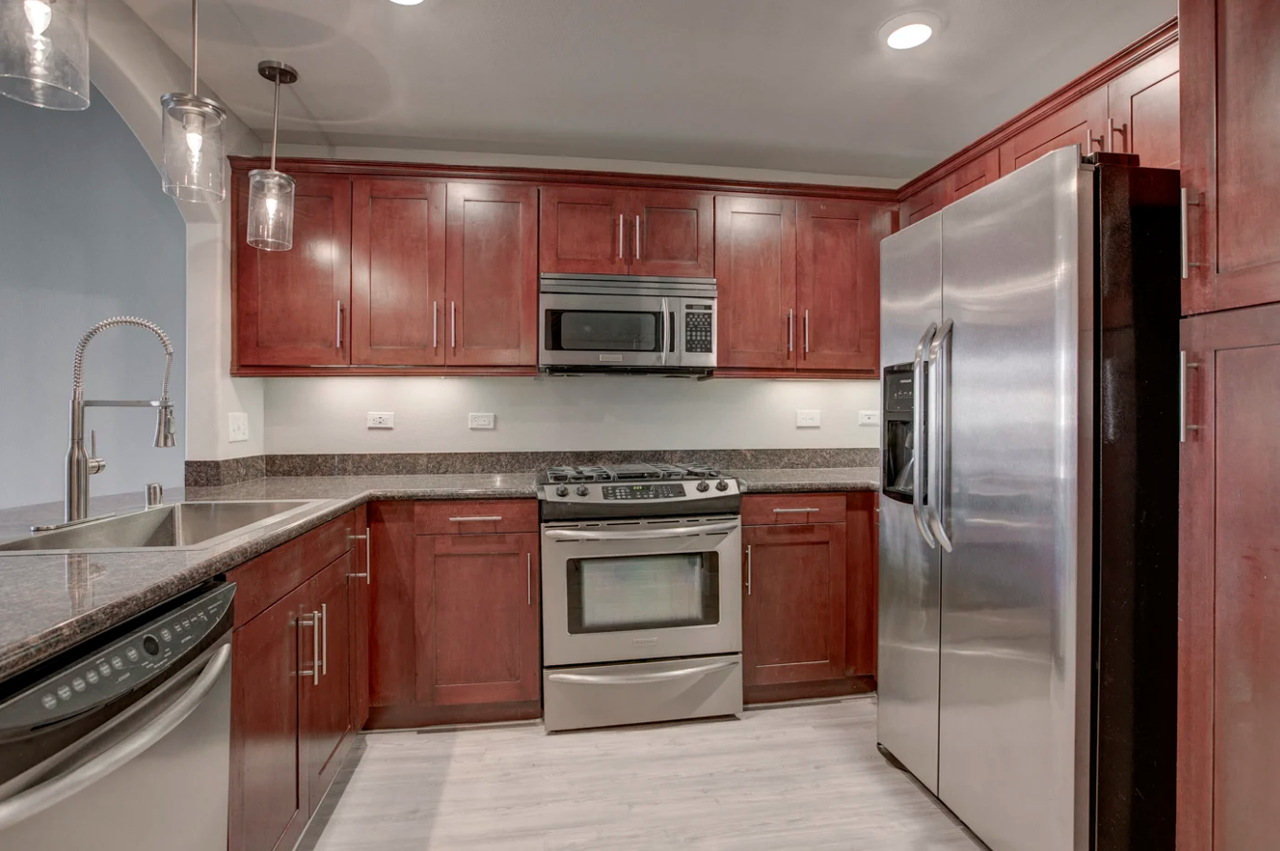 The Onyx - Photo 2 of 8