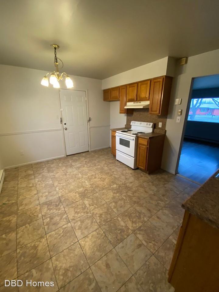 2002 Montford Dr - Photo 3 of 6