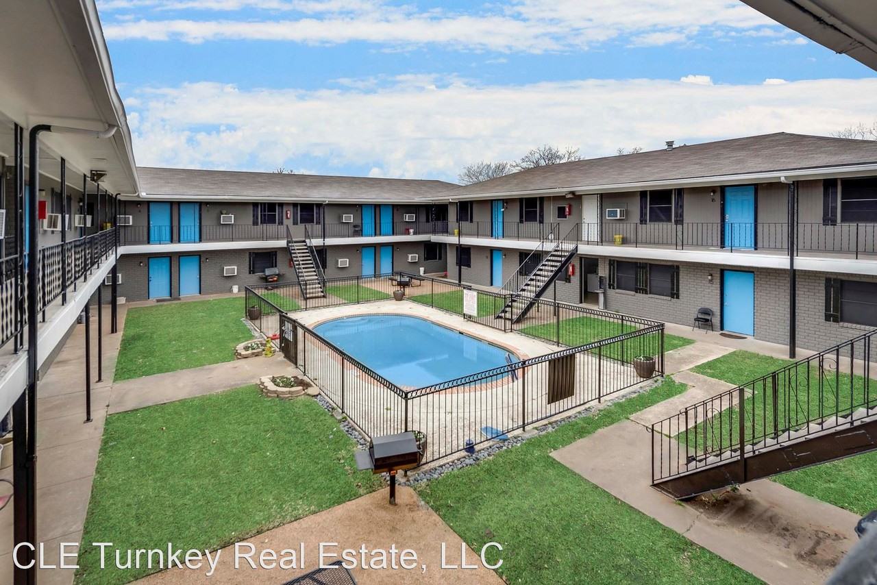 2114 S. 5th Street - Photo 2 of 50