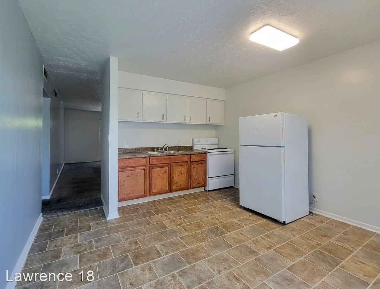 2br apt in Lawrence, KS with 1/2 off S.D. - Photo 3 of 8