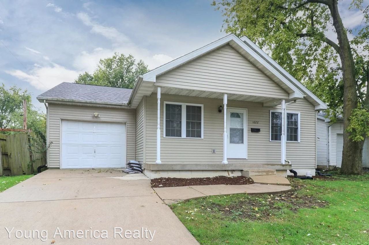 1622 Iowa St