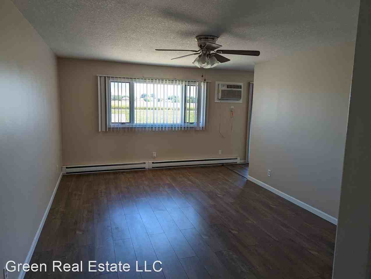 1060 Beauchamp Dr. - Photo 2 of 10