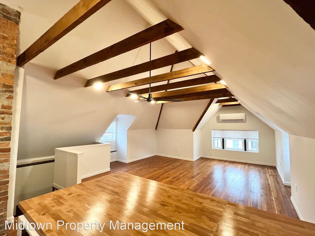 422 Bridge St - Photo 3 of 15