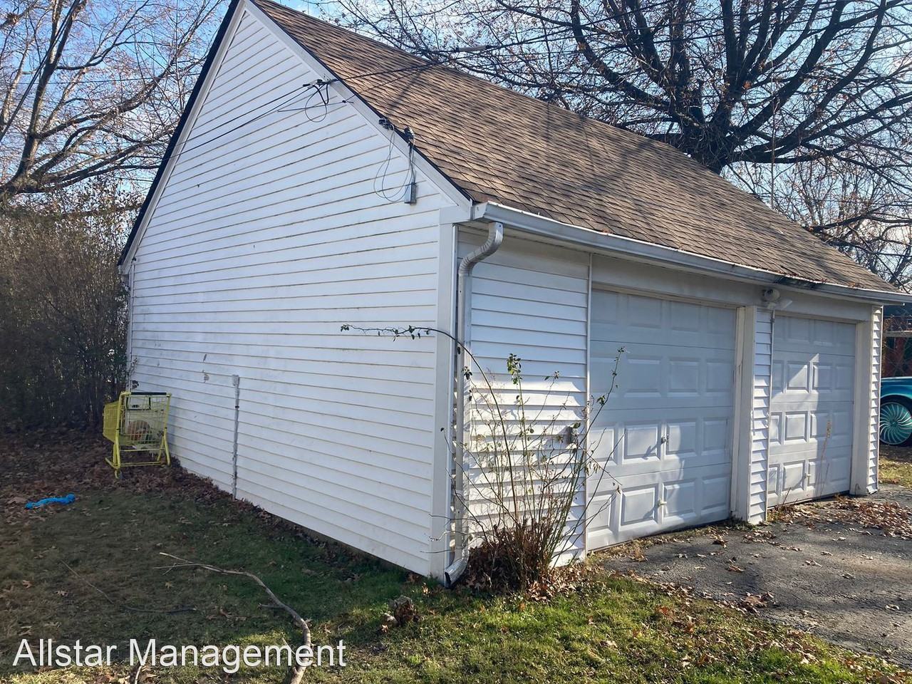 251 E 200 St., Duplex - Photo 2 of 13