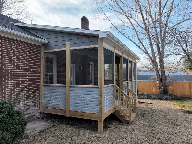 306 S First St - Photo 3 of 20