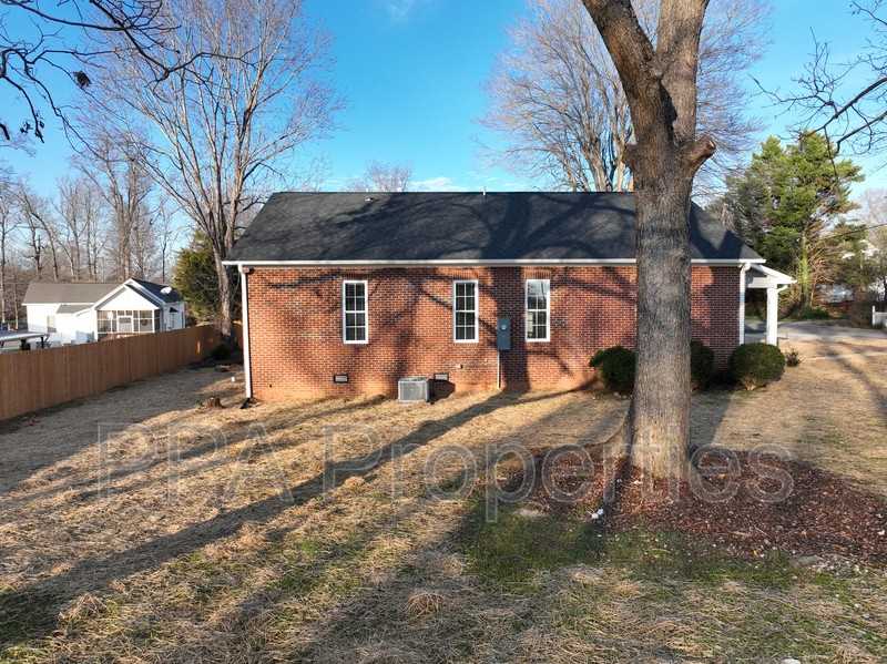 306 S First St - Photo 6 of 20