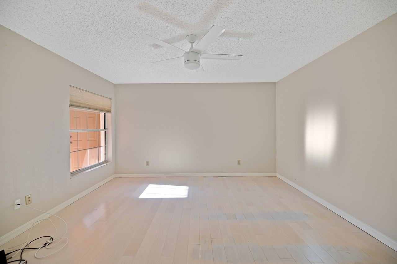 114 Glenbriar Cir - Photo 3 of 29