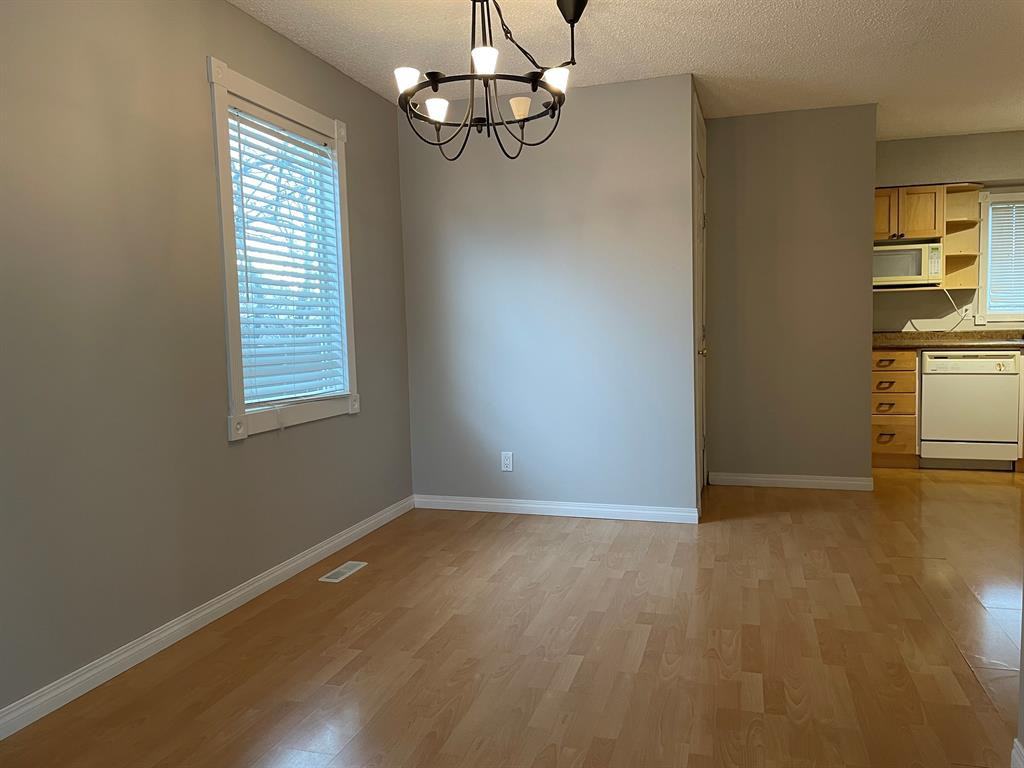 29 Rutgers Cres W - Photo 2 of 12