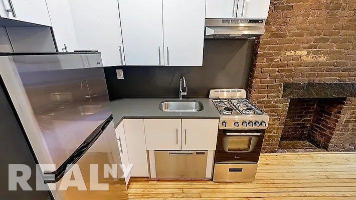 Chrystie St #3D - Photo 2 of 9