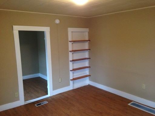 114 Maple St - Photo 3 of 10