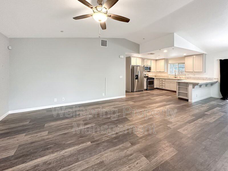 1320 S Mccall St - Photo 2 of 18