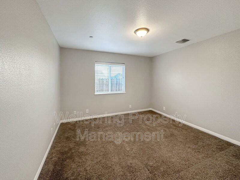1320 S Mccall St - Photo 5 of 18