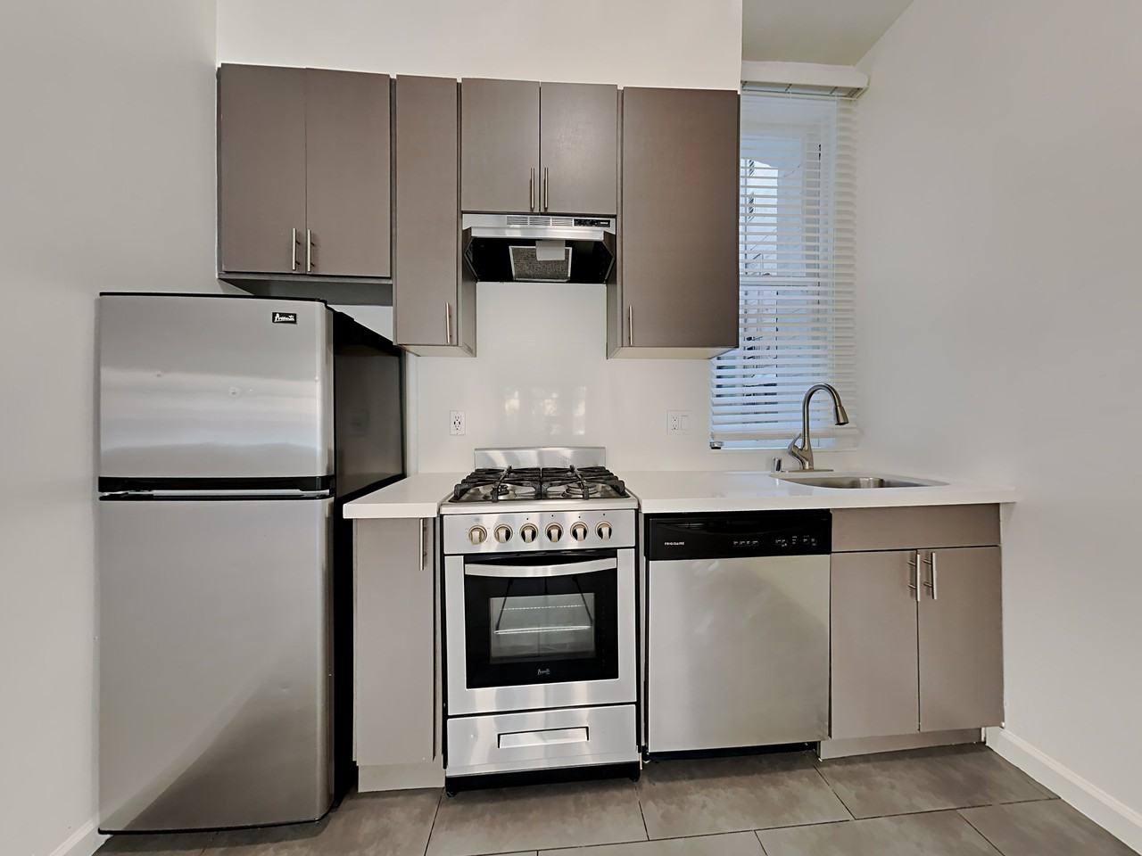 245 Leavenworth St. - Photo 3 of 16