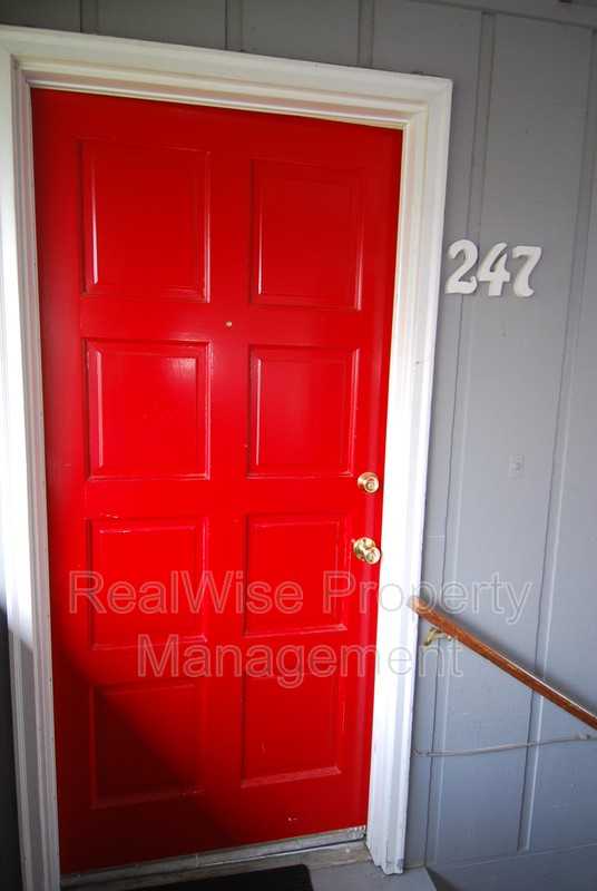 247 Nw Rose St - Photo 2 of 16