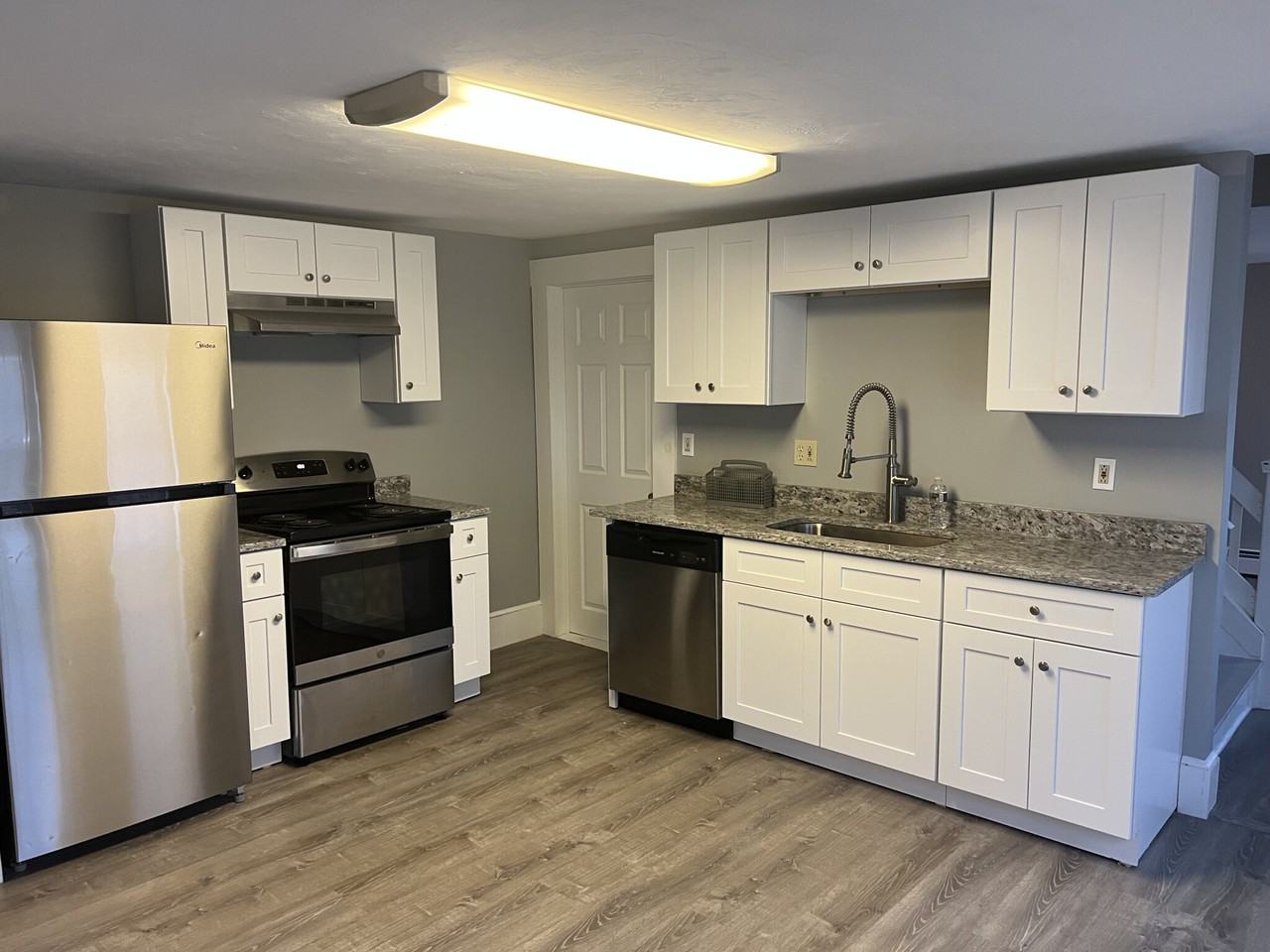 22 Princeton St A - Photo 3 of 14