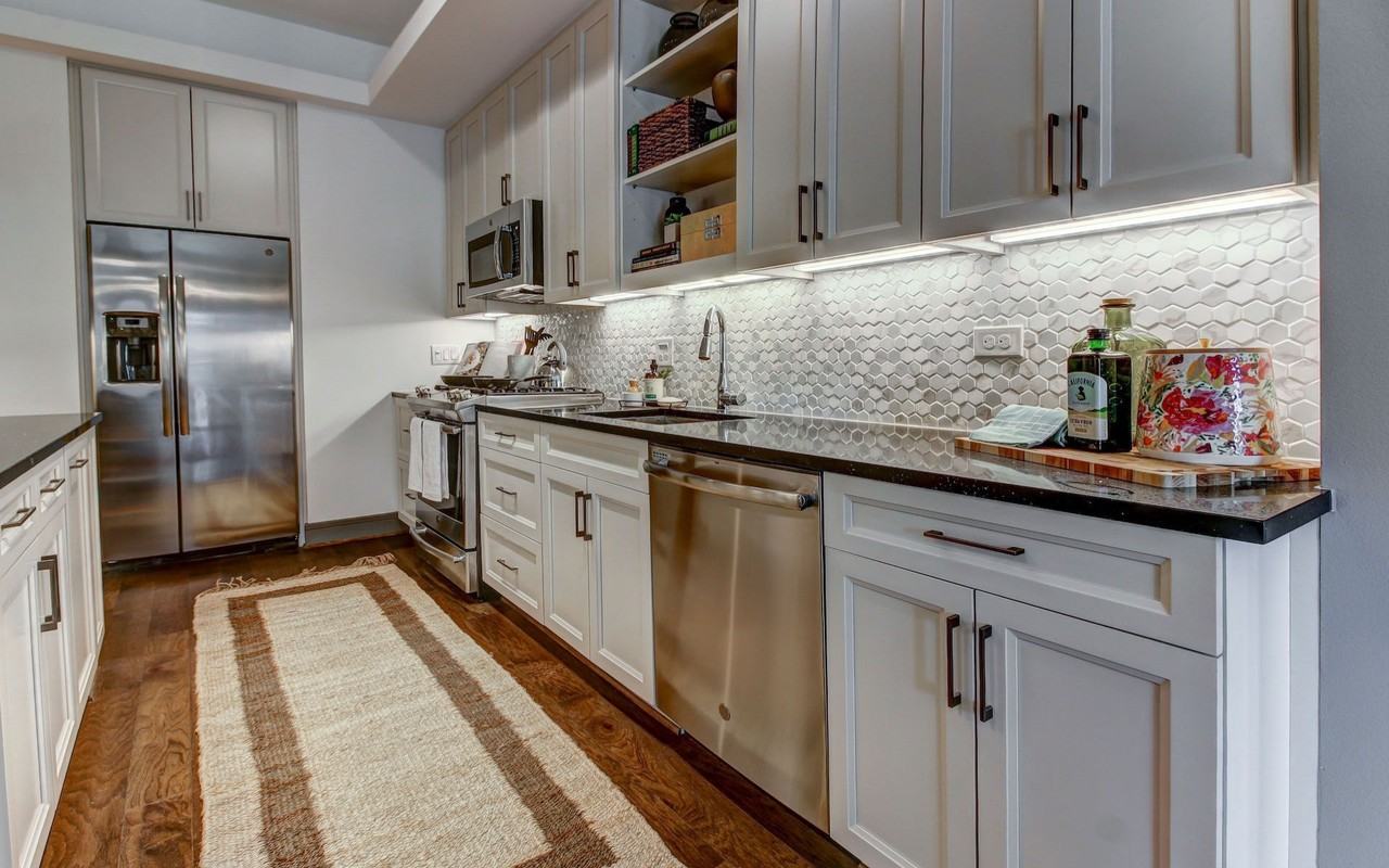 The Christopher - Photo 5 of 21