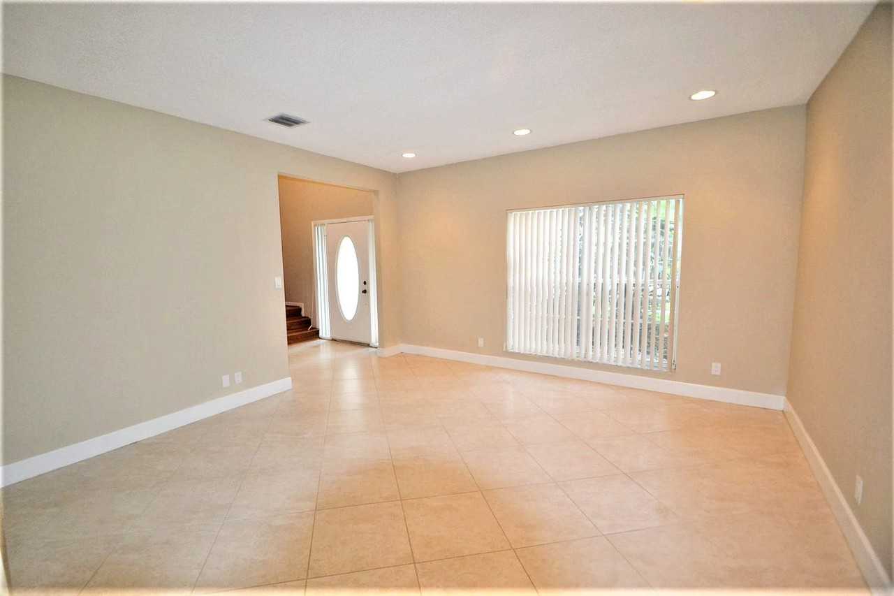 12212 Quilting Ln - Photo 2 of 17