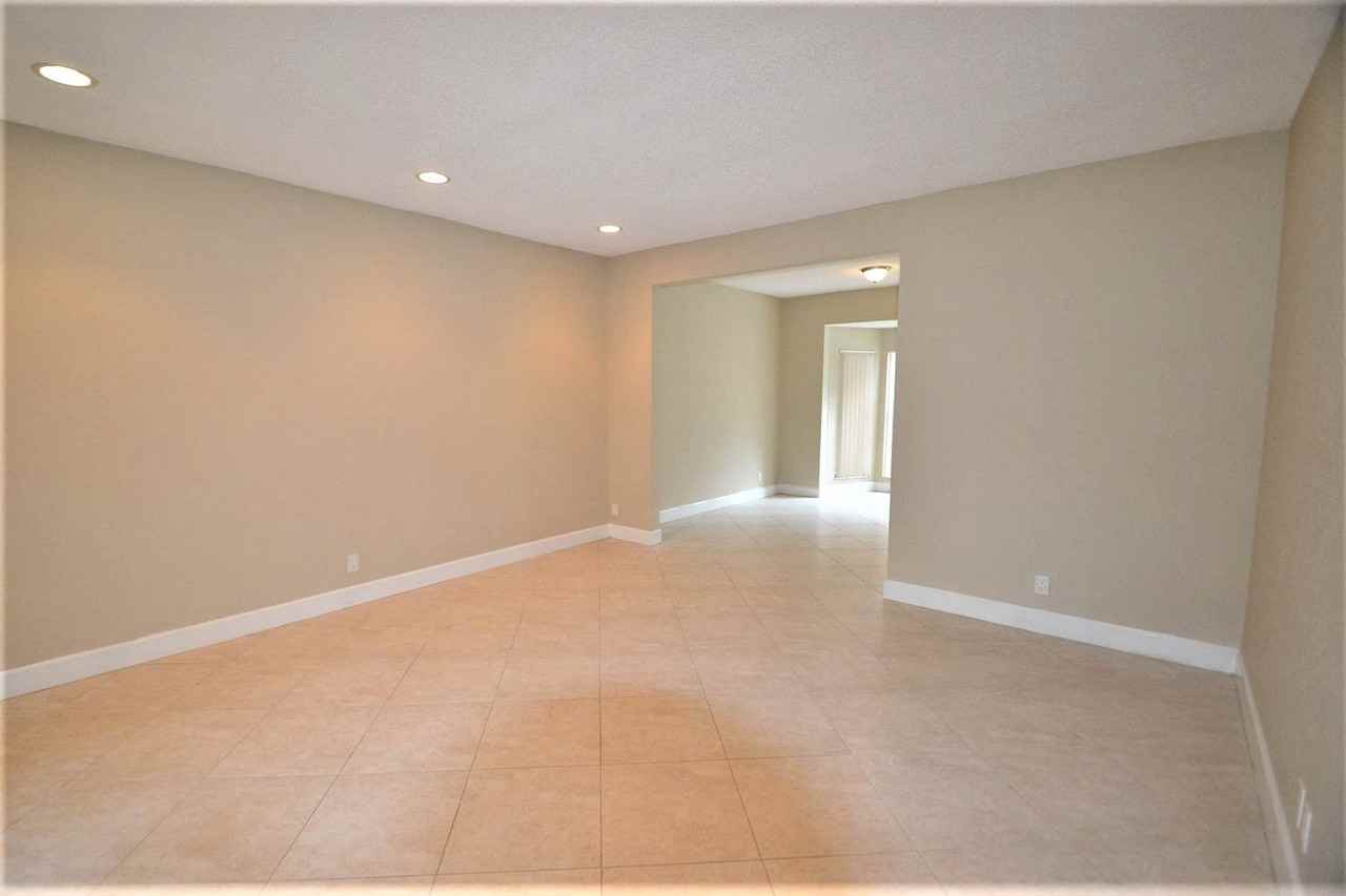 12212 Quilting Ln - Photo 3 of 17