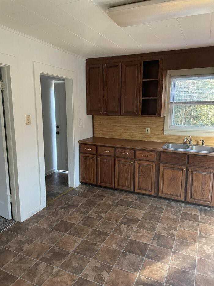 801 Desoto Ave - Photo 2 of 9