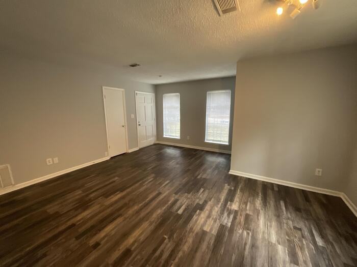 613 Durward Dr - Photo 2 of 11