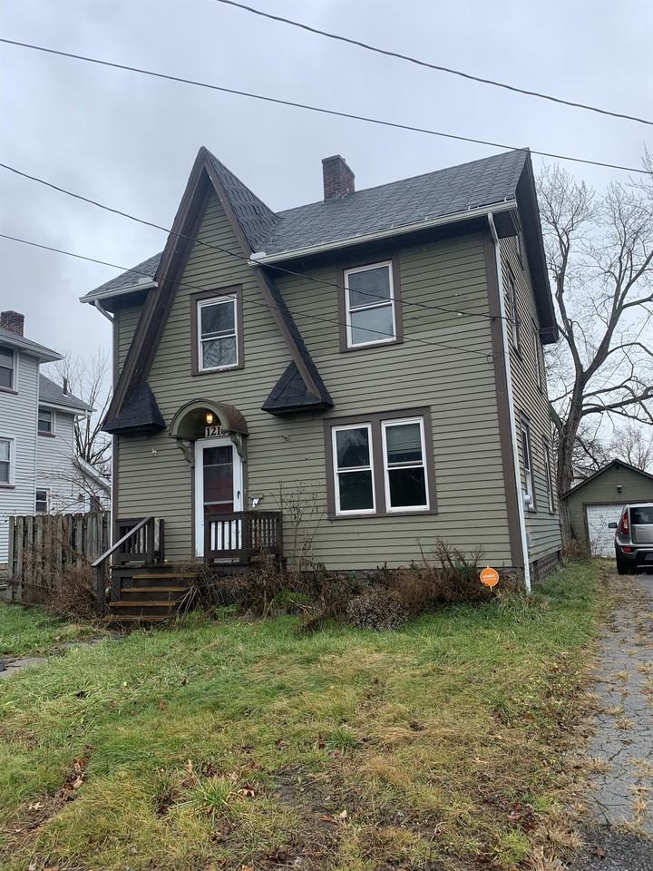 1216 Hollywood St Ne #1 - Photo 2 of 2