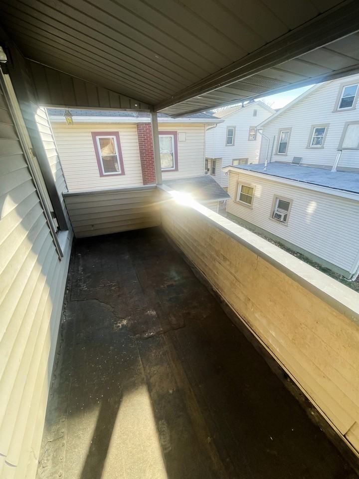 214 1st Drive Northwest #1-2 - Photo 3 of 15