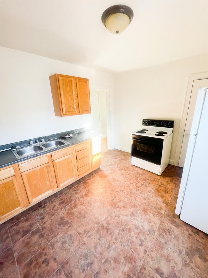 214 1st Drive Northwest #1-2 - Photo 4 of 15