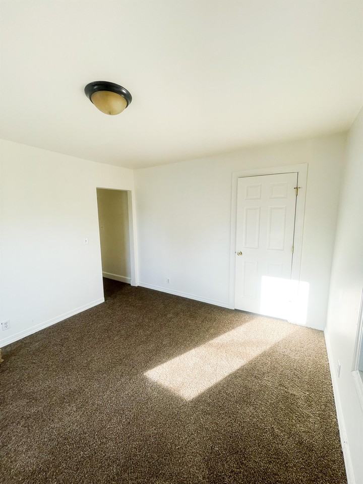 214 1st Drive Northwest #1-2 - Photo 7 of 15