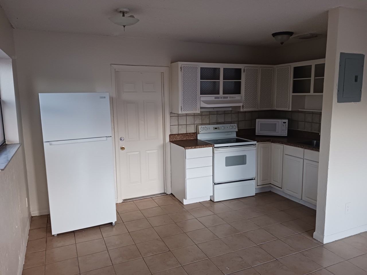 2004 Northwest 27th Street #1 - Photo 4 of 23