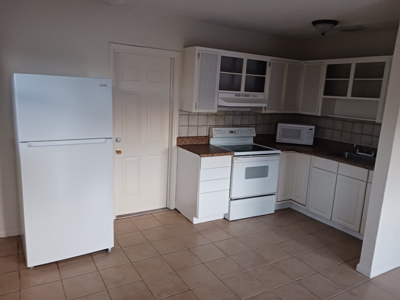 2004 Northwest 27th Street #1 - Photo 6 of 23