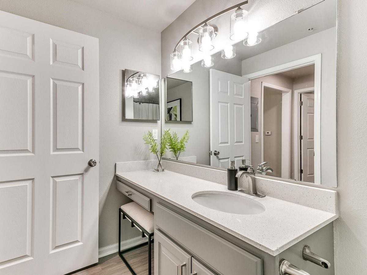 5202 E 81st St - Photo 5 of 37