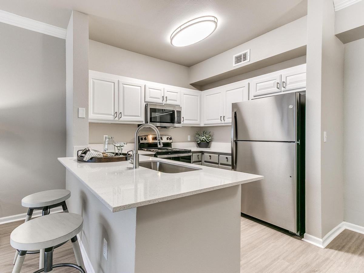 5202 E 81st St - Photo 4 of 37