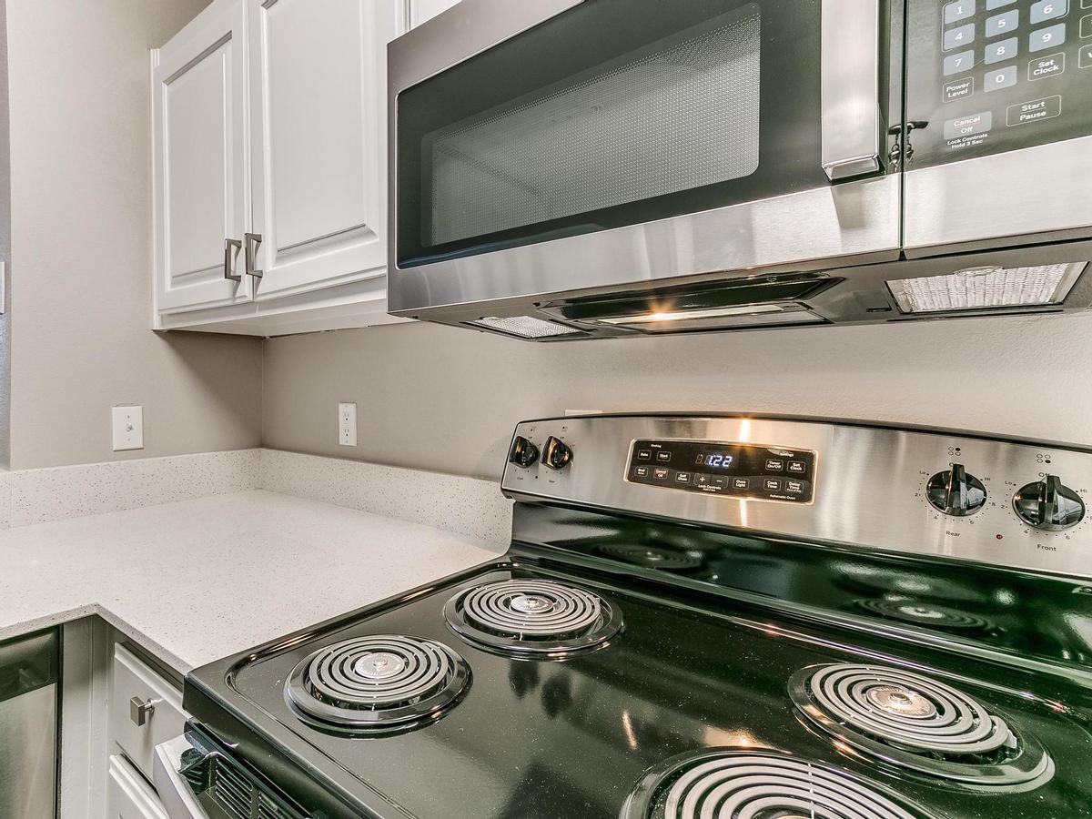 5202 E 81st St - Photo 4 of 37