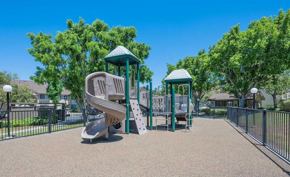 26571 Normandale Dr - Photo 4 of 10