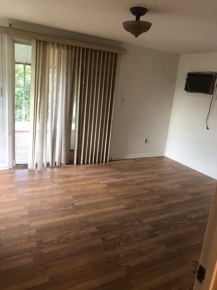 832 E Henry St #2 - Photo 2 of 5